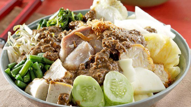 Cara Membuat Rujak Cingur Khas Jawa Timur yang Praktis dan Enak